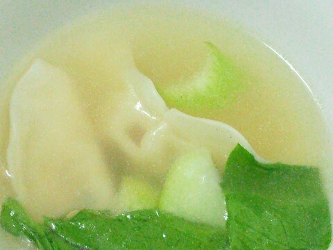 簡単☆たべるスープ☆チンゲン菜と水餃子の中華スープ
